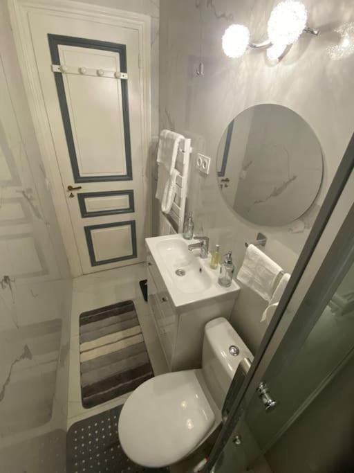 Premium Studio 2 Minutes Walk From Champs-Elysees ปารีส ภายนอก รูปภาพ