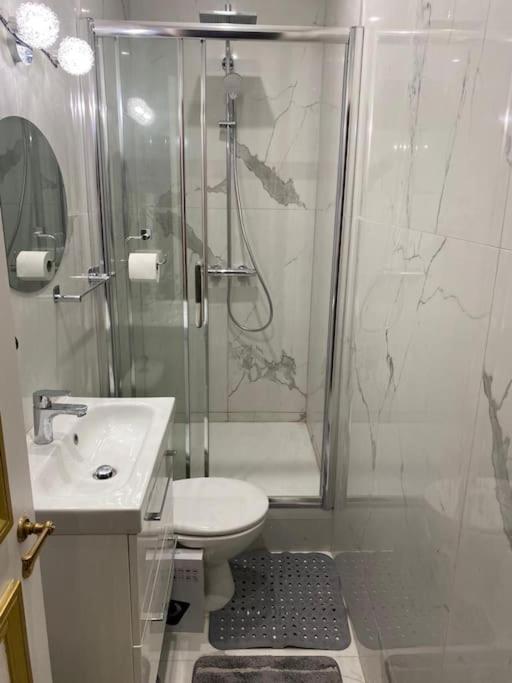 Premium Studio 2 Minutes Walk From Champs-Elysees ปารีส ภายนอก รูปภาพ